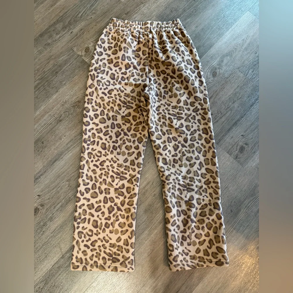 Comfrt Minimalist Straight Leg Sweatpants Cheetah Print Size Small - Picture 4 of 4